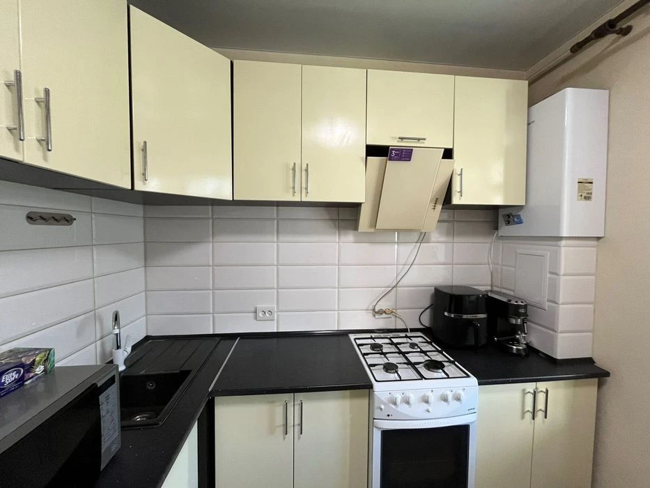 Продаж 1-кімнатна квартира в ЖК "Срібні Озера", Озерна