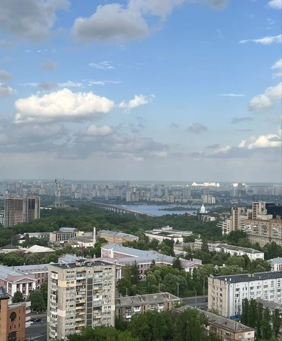 Продаж, центр, Гуллівер, Бессарабка, 5 хв на авто, метро Печ