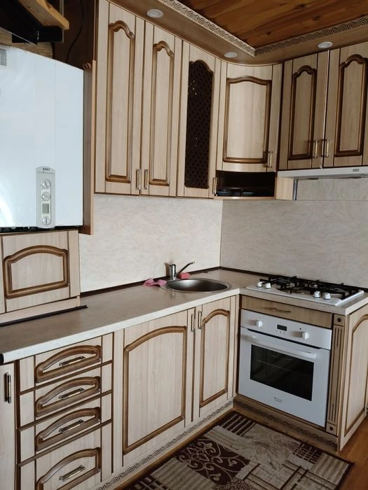Продам усадьбу з 2  будинками   і сауною