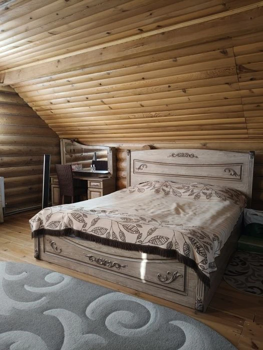 Продам усадьбу з 2  будинками   і сауною