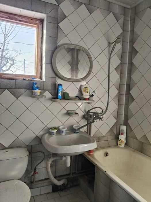 Продам усадьбу з 2  будинками   і сауною