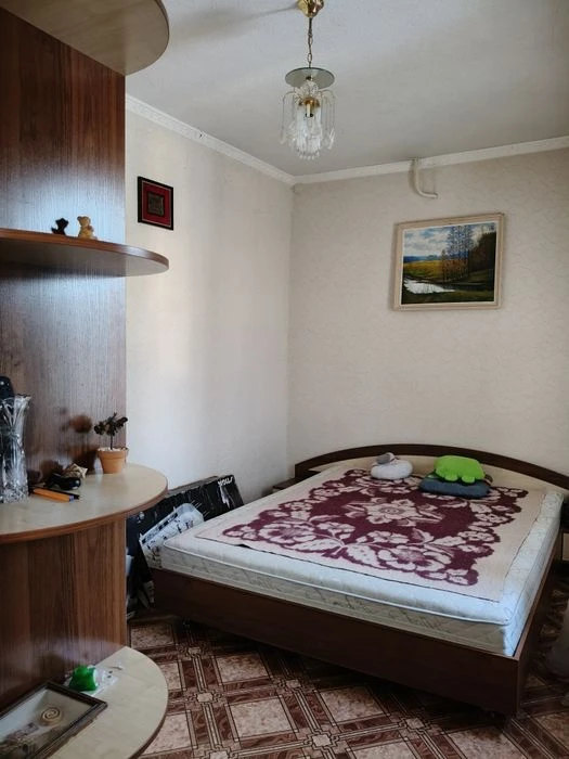 Продам усадьбу з 2  будинками   і сауною
