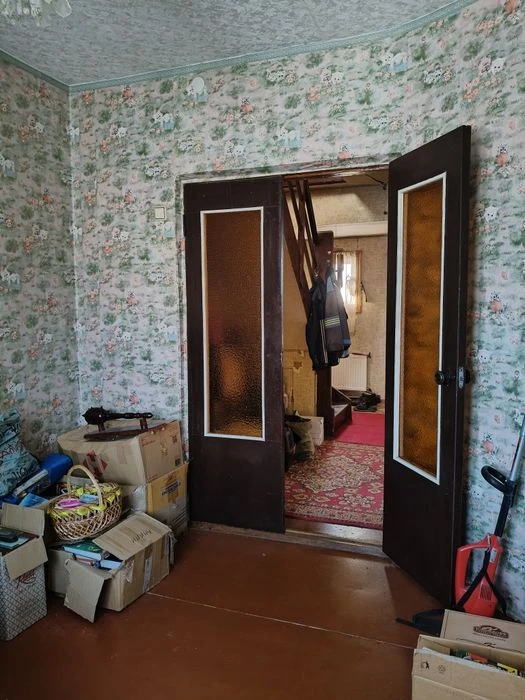 Продам усадьбу з 2  будинками   і сауною