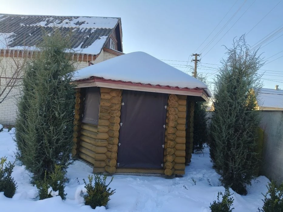Продам усадьбу з 2  будинками   і сауною