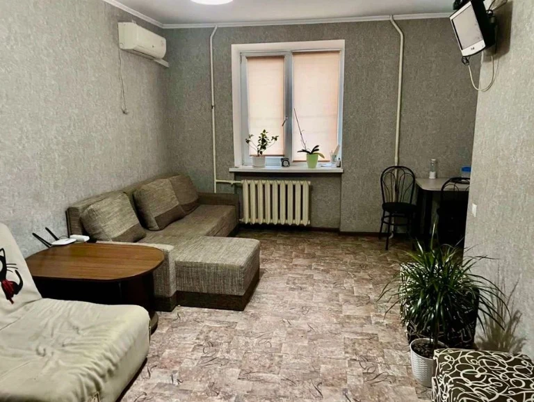 I will sell a 3-room apartment on Pavla Tychyna 24a.