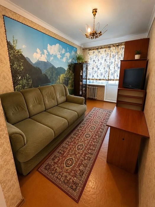 Продаж 4-кімнатна квартира в районі Виставка