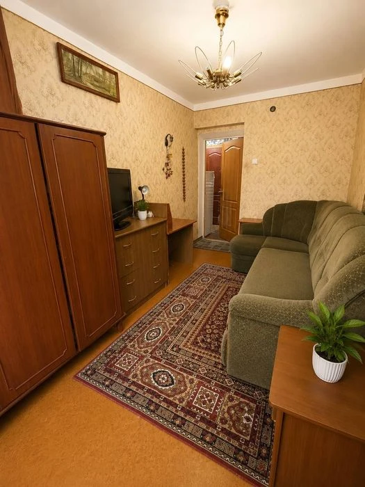 Продаж 4-кімнатна квартира в районі Виставка