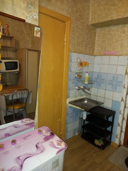Ex. Sale of a one-room studio apartment with a bathroom, Newton 113.