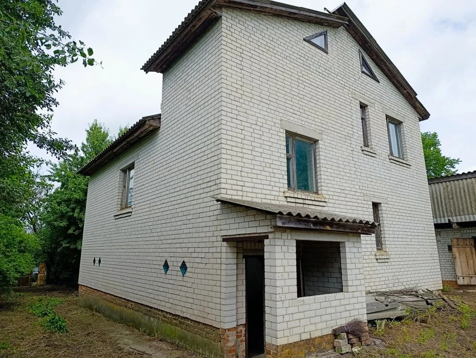 Капітальний будинок з укриттям