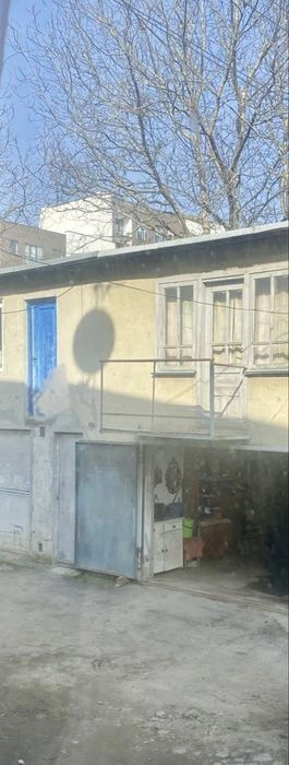 Варшавська 2 кімнатна квартира особнячного типу .Малоголоскі