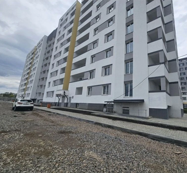 A one-room apartment is for sale in the Skazka Kholod residential complex.