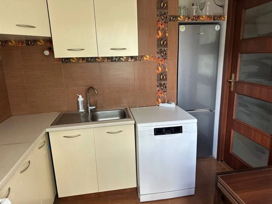 Продаж 3-кімнатної квартири на вул. Лазаренка (район Податко