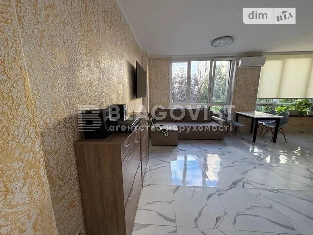 Продаж 3к квартири 80 кв. м на вул. Салютна 2/6 • ID 3482856