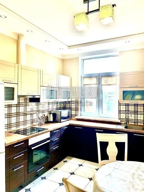 Продаж 2к квартири 70 кв. м на вул. Жилянська 118 • ID 34828