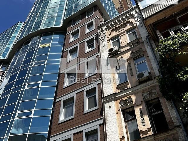 Продаж 2к квартири 70 кв. м на вул. Жилянська 118 • ID 34828