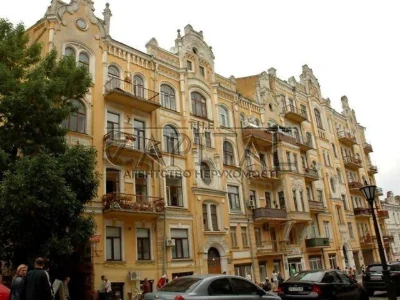 Продаж 1к квартири 53 кв. м на вул. Андріївський Узвіз 2В •