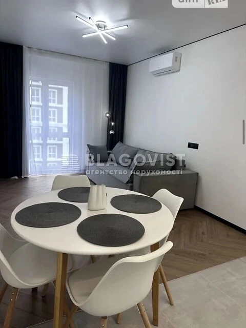 Продаж 2к квартири 61 кв. м на вул. Михайла Максимовича 26Д