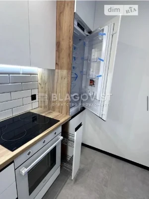 Продаж 2к квартири 61 кв. м на вул. Михайла Максимовича 26Д