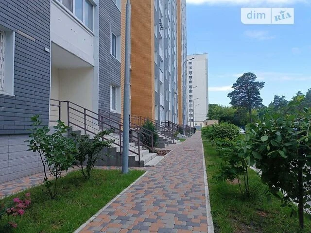Продаж 2к квартири 73 кв. м на вул. Миколи Вінграновського 2