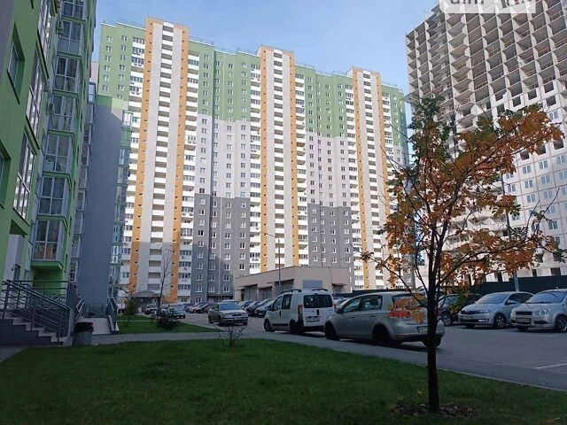 Продаж 2к квартири 73 кв. м на вул. Миколи Вінграновського 2