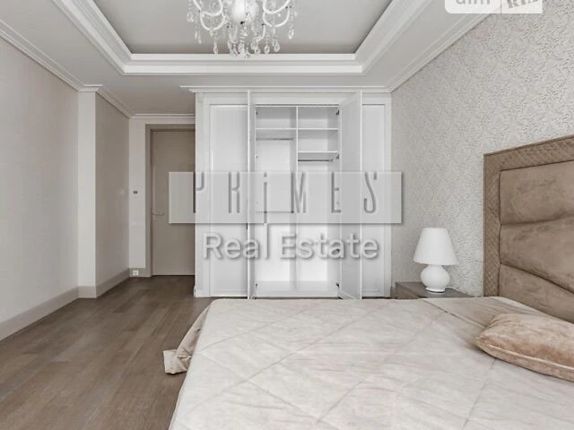 Продаж 3к квартири 177 кв. м на вул. Андрія Верхогляда 20 •