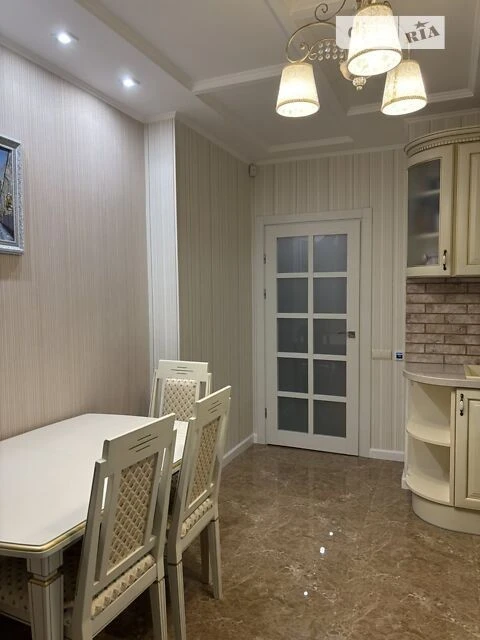 Продаж 2к квартири 77.7 кв. м на вул. Героїв полку АЗОВ 4В •