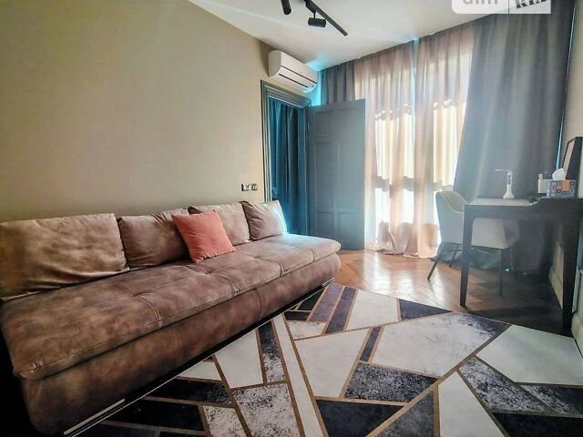 Продаж 2к квартири 78 кв. м на вул. Митрополита Василя Липкі