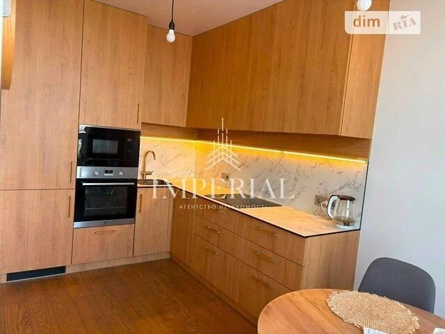 Продаж 2к квартири 68 кв. м на вул. Набережно-Рибальська дор