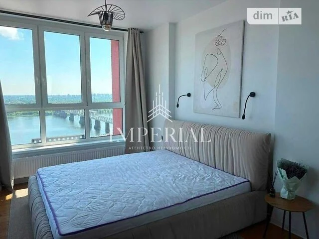 Продаж 2к квартири 68 кв. м на вул. Набережно-Рибальська дор