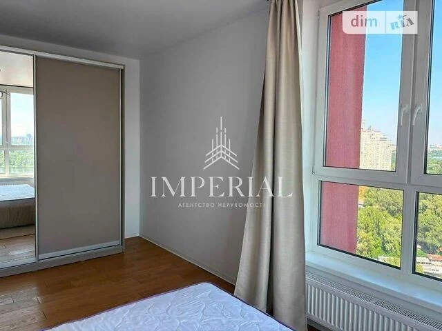 Продаж 2к квартири 68 кв. м на вул. Набережно-Рибальська дор