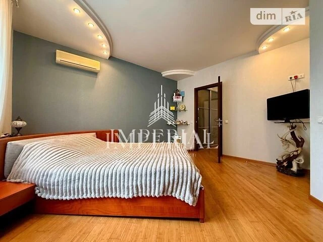 Продаж 4к квартири 144 кв. м на вул. Драгоманова 31Б • ID 34