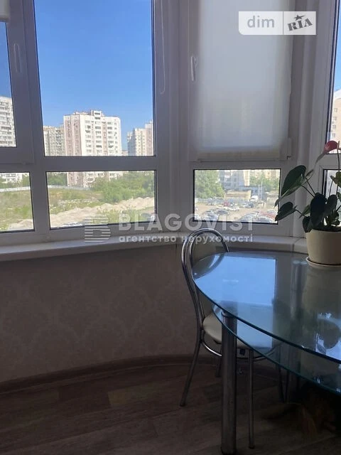 Продаж 2к квартири 58 кв. м на вул. Соломії Крушельницької 1