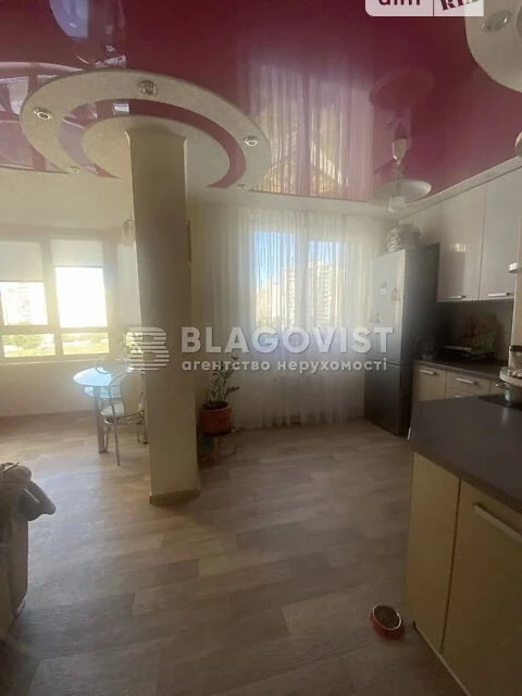 Продаж 2к квартири 58 кв. м на вул. Соломії Крушельницької 1