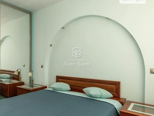 Продаж 3к квартири 82.1 кв. м на вул. Івана Пулюя 1 • ID 348