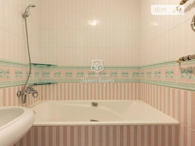 Продаж 3к квартири 82.1 кв. м на вул. Івана Пулюя 1 • ID 348