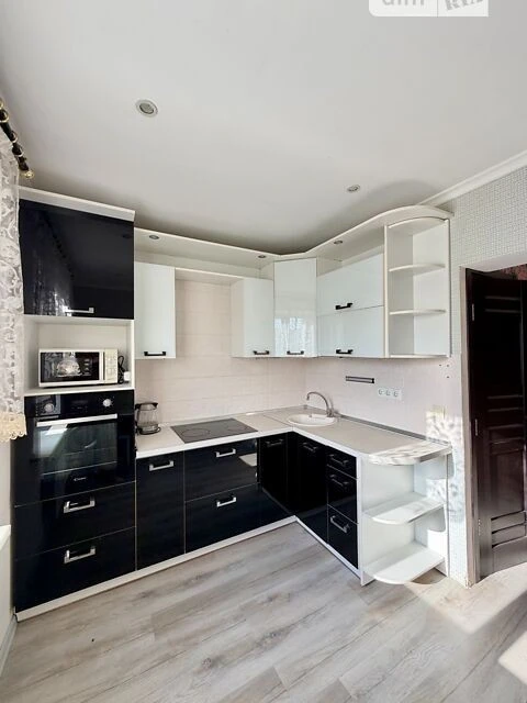 Продаж 2к квартири 58.7 кв. м на просп. Миколи Бажана 32 • I