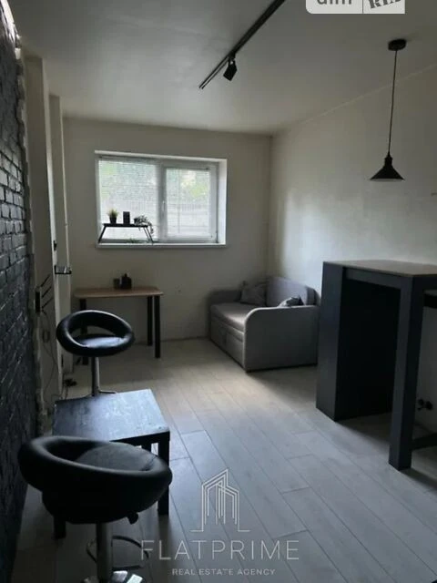 Продаж 1к квартири 18 кв. м на вул. Залізнична 32 • ID 34825