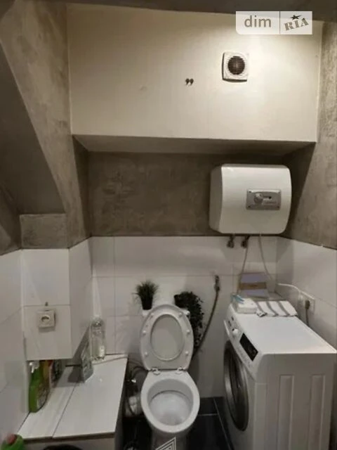 Продаж 1к квартири 18 кв. м на вул. Залізнична 32 • ID 34825