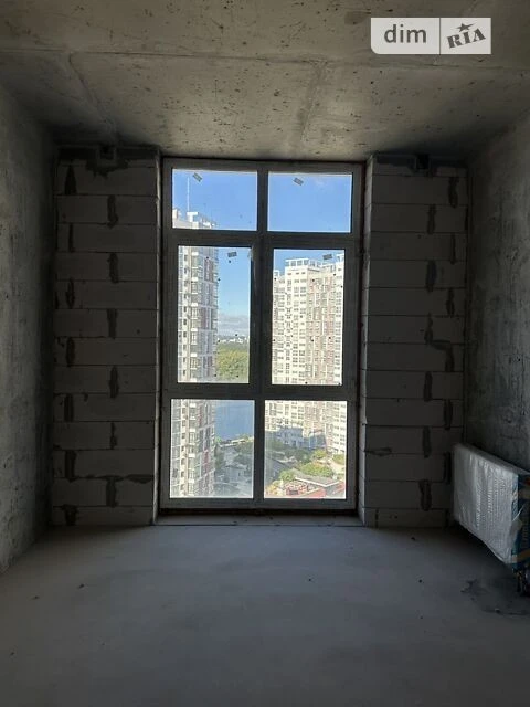 Продаж 2к квартири 77 кв. м на вул. Микільсько-Слобідська 8