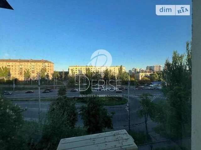Продаж 2к квартири 45 кв. м на бул. Миколи Міхновського 27 •