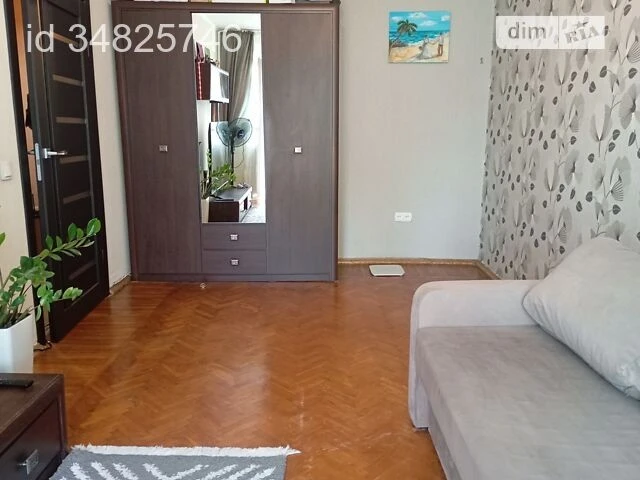 Продаж 1к квартири 31 кв. м на вул. Володимира Сальського 11