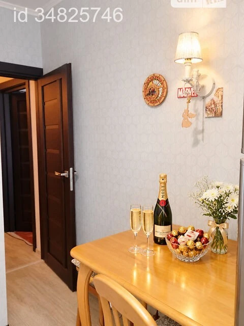 Продаж 1к квартири 31 кв. м на вул. Володимира Сальського 11
