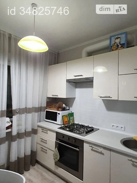 Продаж 1к квартири 31 кв. м на вул. Володимира Сальського 11