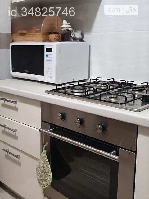 Продаж 1к квартири 31 кв. м на вул. Володимира Сальського 11
