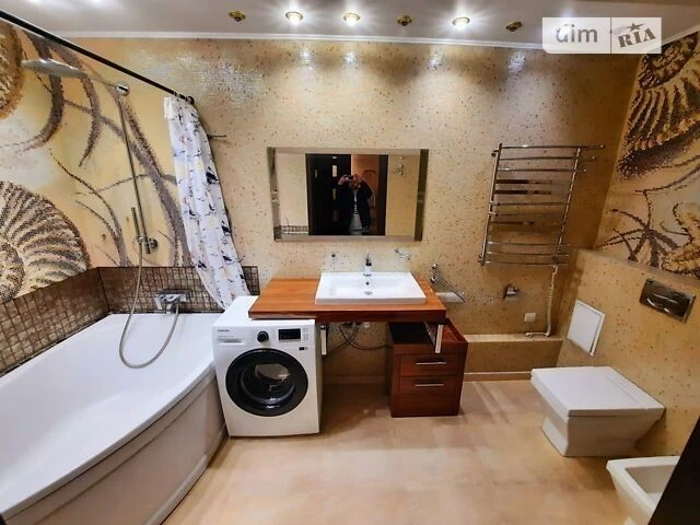 Продаж 3к квартири 129 кв. м на бул. Миколи Руденка 14 • ID