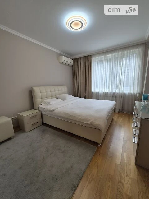 Продаж 1к квартири 53 кв. м на вул. Митрополита Василя Липкі