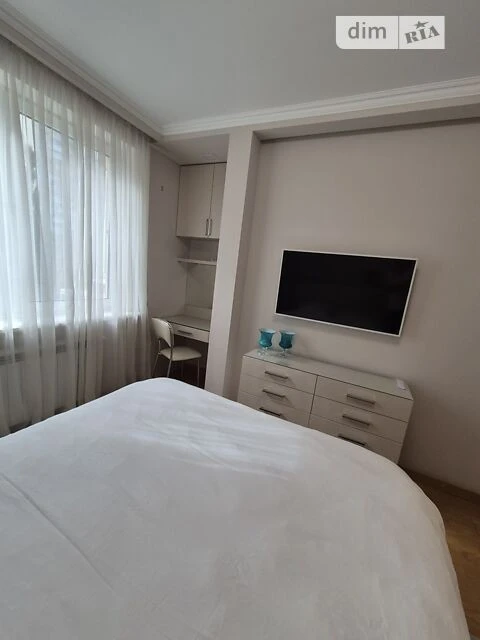 Продаж 1к квартири 53 кв. м на вул. Митрополита Василя Липкі