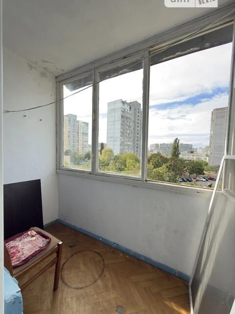 Продаж 1к квартири 31 кв. м на просп. Червоної Калини 28Б •