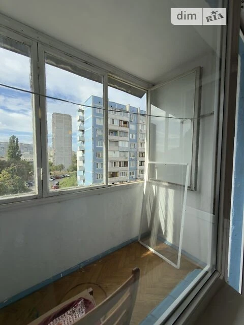 Продаж 1к квартири 31 кв. м на просп. Червоної Калини 28Б •