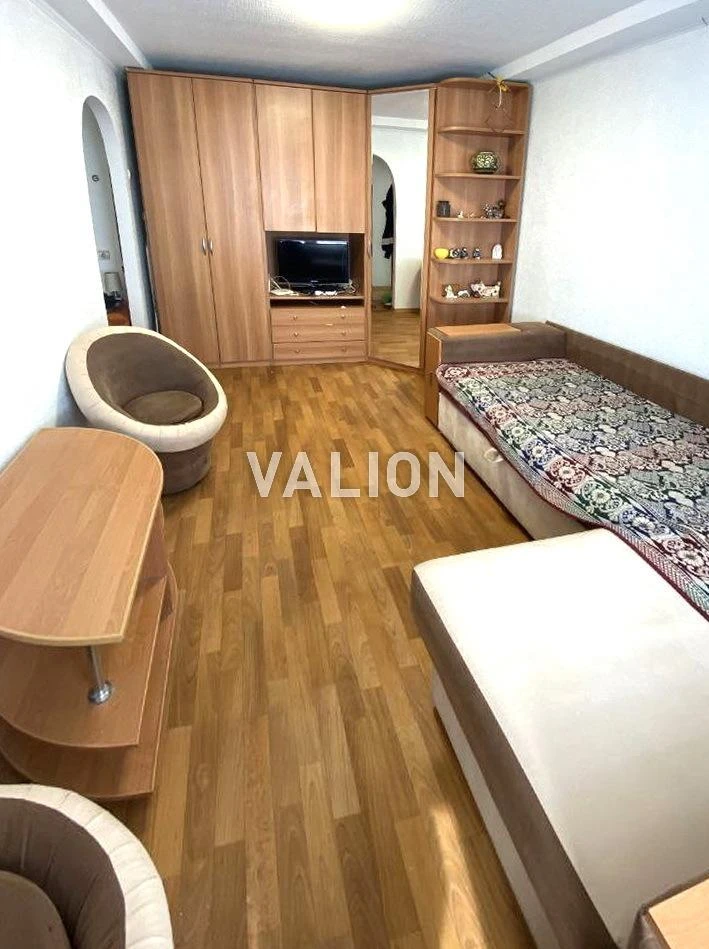 Продаж 1-к квартири вул. Симиренка 7